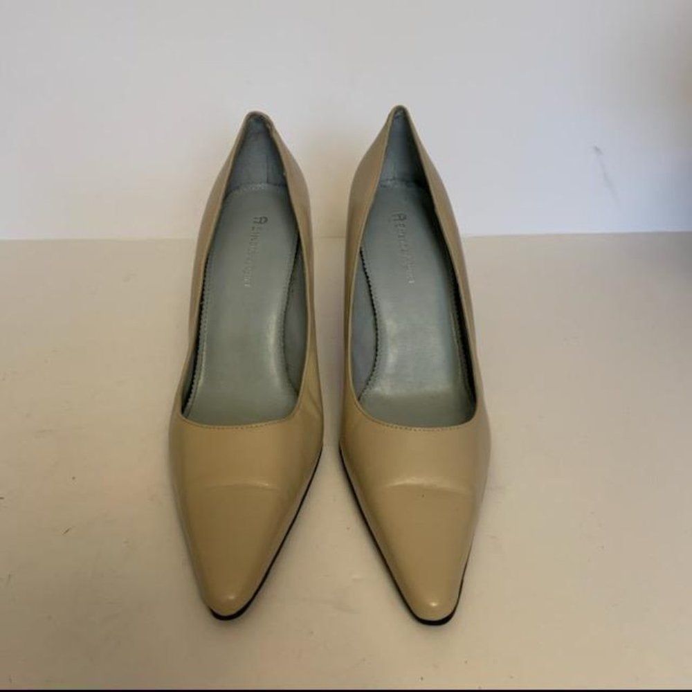 Etienne Aigner Cream Closed Toe Pumps 8M - Picture 6 of 11
